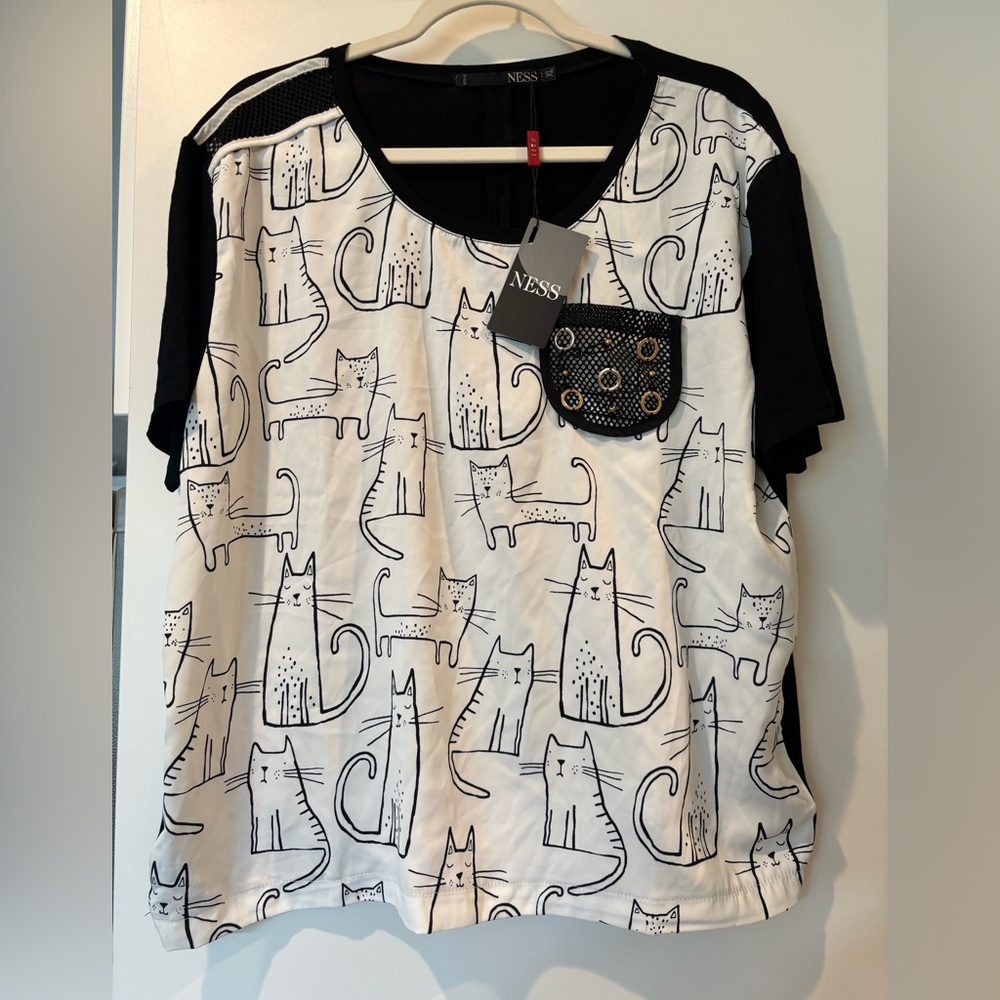 Ness short sleeve top /blouse with cat design new with tags size XL